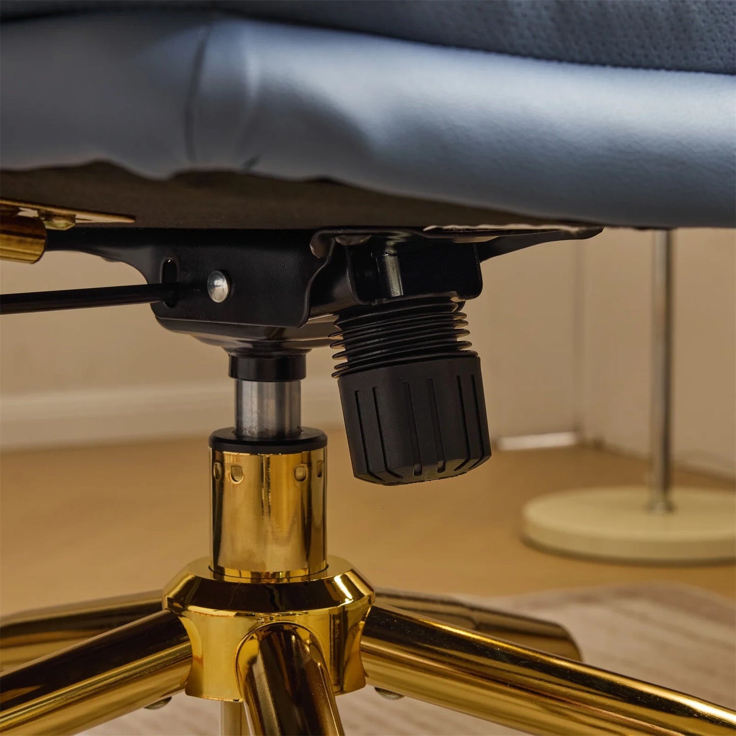 Silla de Oficina Ktaxon Ergonómica de Respaldo Alto en Piel Sintética – Ajustable, Giratoria y con Descansabrazos Acolchados