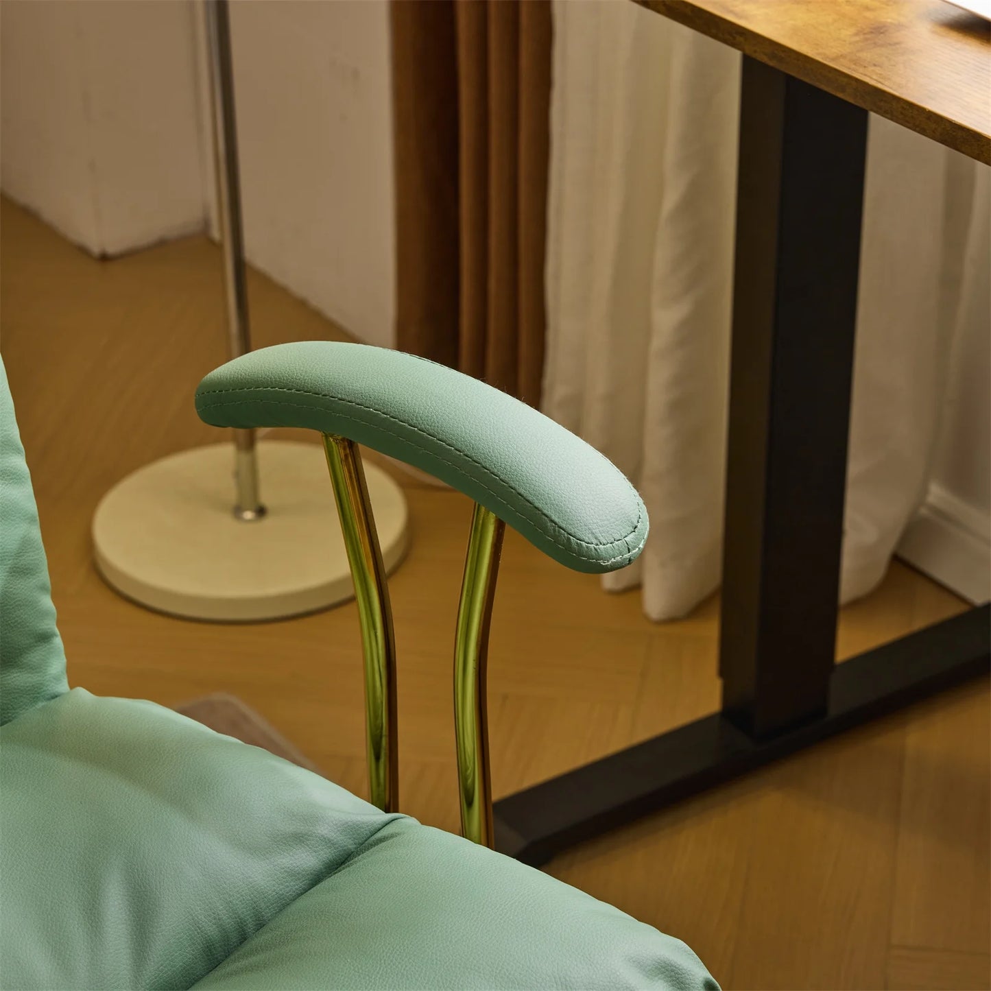 Silla de Oficina Ktaxon Ergonómica de Respaldo Alto en Piel Sintética – Ajustable, Giratoria y con Descansabrazos Acolchados